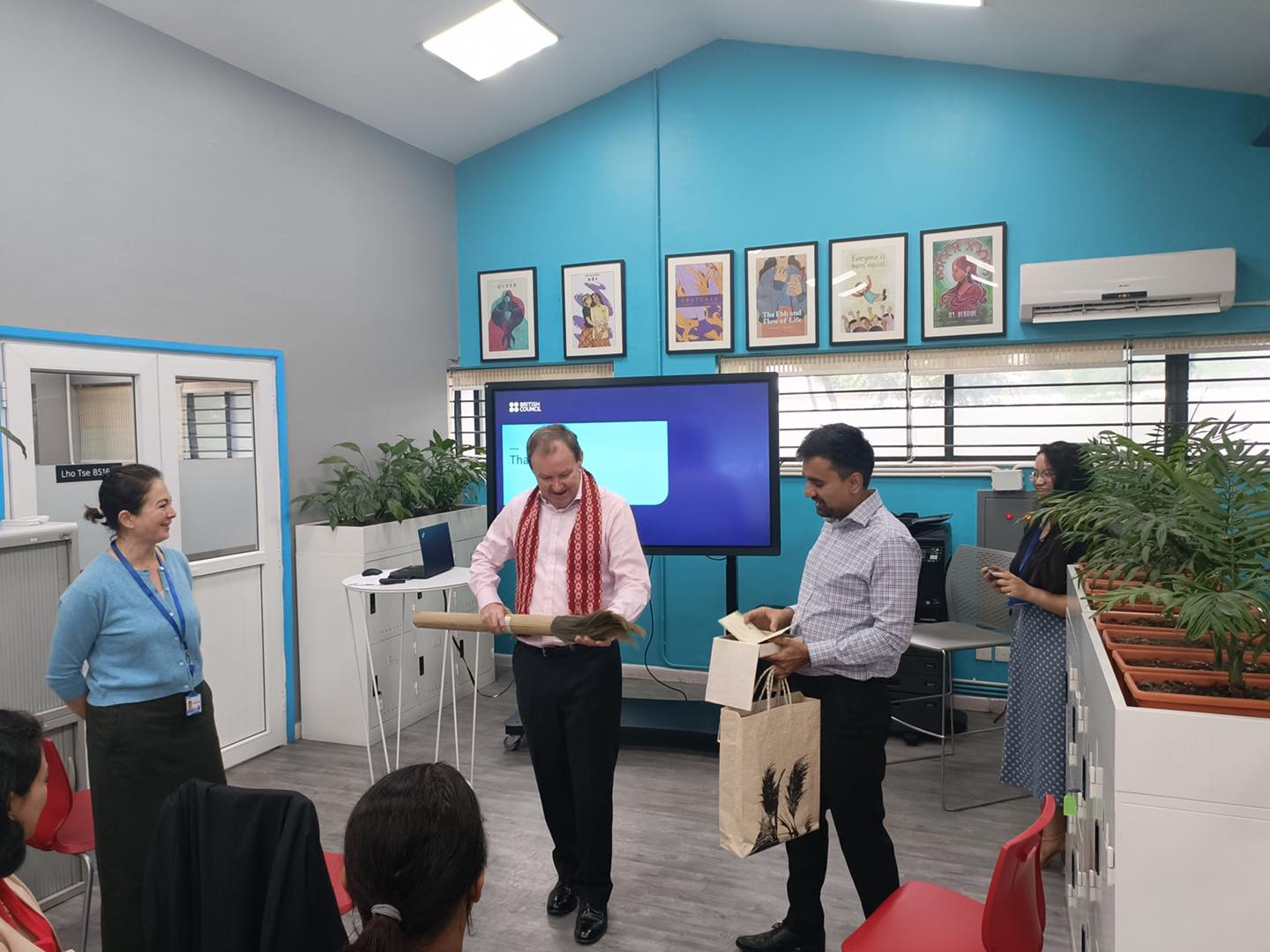 Bighnaharta Gifts Khoriya Co. Products to British Ambassador